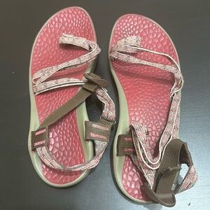 Maroon and tan chacos! Women’s 10